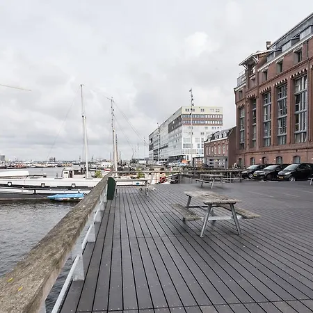 Spacious Houseboat Near Central Station 船屋 阿姆斯特丹