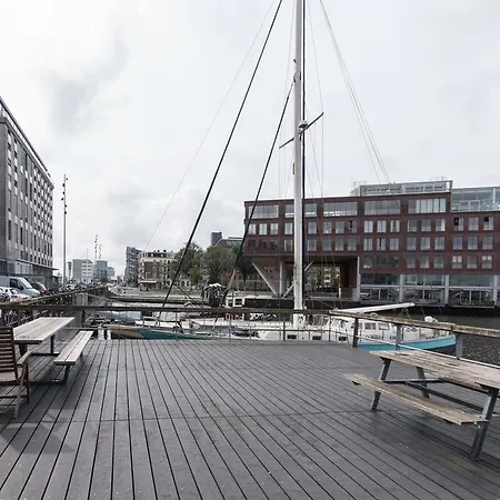 Botel Spacious Houseboat Near Central Station *