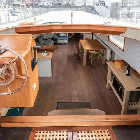Tekne Spacious Houseboat Near Central Station *
