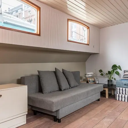 Spacious Houseboat Near Central Station Botel Amsterdam
