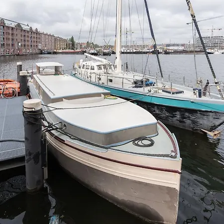 Spacious Houseboat Near Central Station Amsterdam